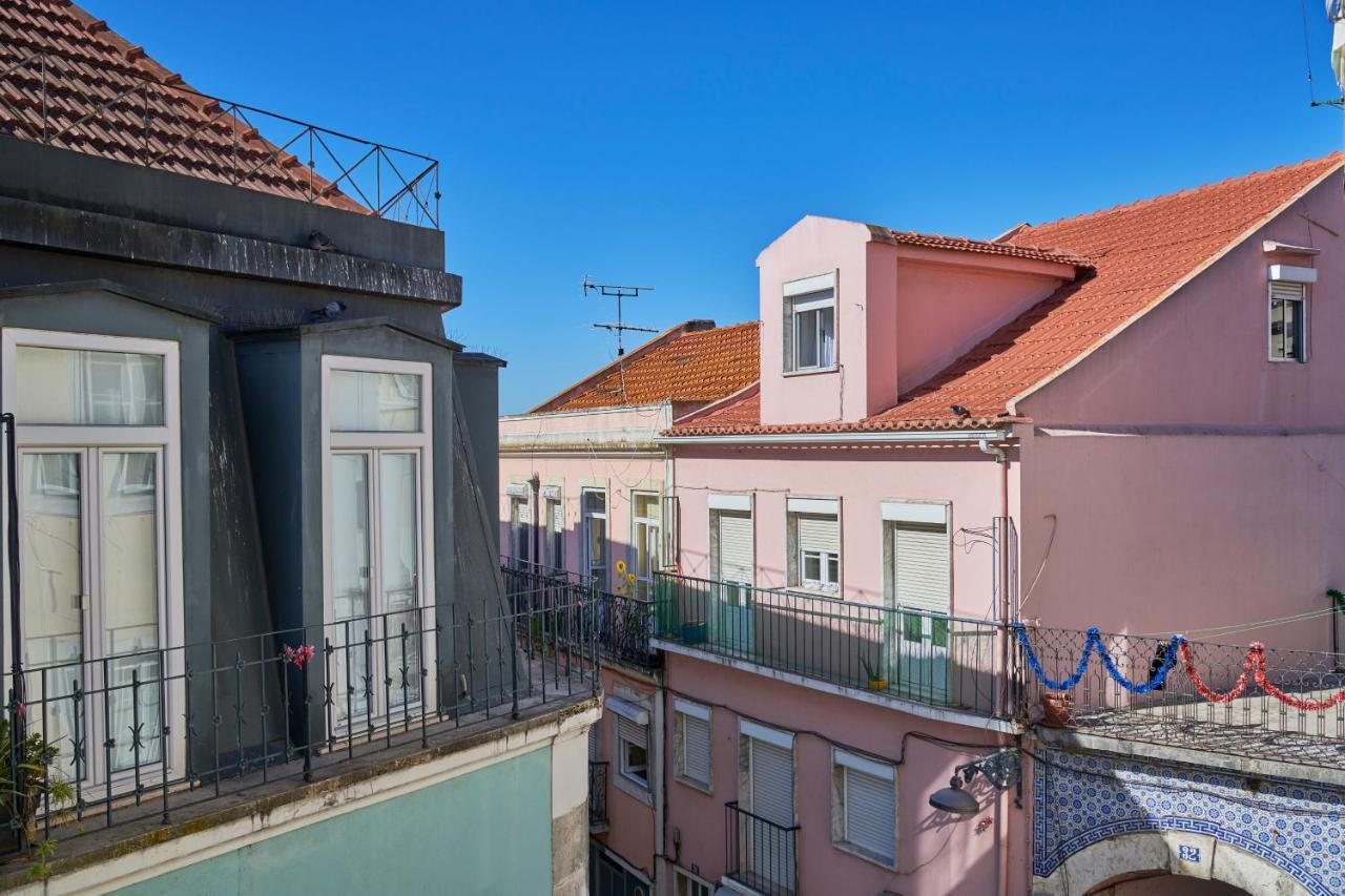Elegant Riverview Apartment In Historical Lisbon Exterior photo