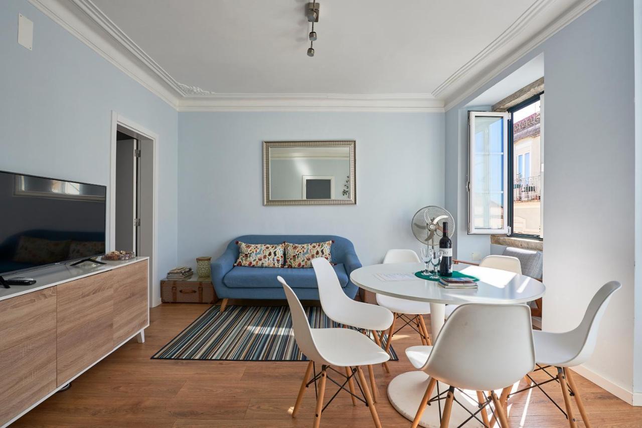 Elegant Riverview Apartment In Historical Lisbon Exterior photo