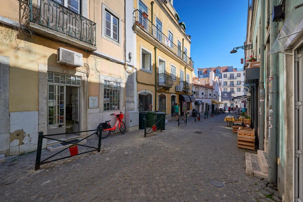 Elegant Riverview Apartment In Historical Lisbon Exterior photo